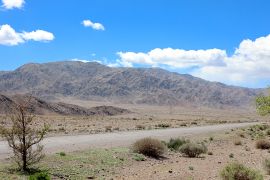 Горы возле водохранилища