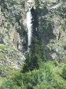 У подножья водопада
