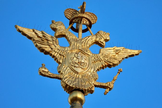 Coat of arms on the Spassky Gate tower in Moscow 01.jpg