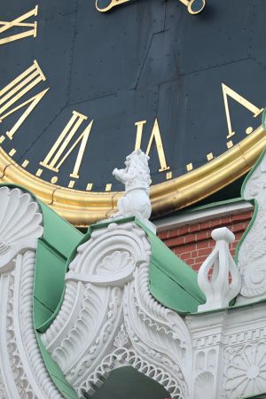 Monuments at Spasskaya Tower of the Moscow Kremlin 02.jpg