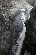Поток воды в мае