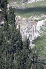 Водопад "Широкий" высоко в горах ущелья