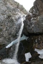 Ледяные наплывы у водопада