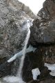 Свисающие глыбы льда у Аламединского водопада
