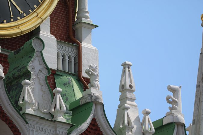 Monuments at Spasskaya Tower of the Moscow Kremlin 04.jpg