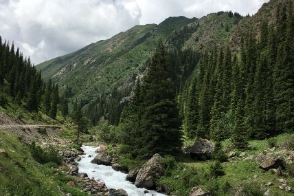 Ущелье Кегеты — ущелье с водопадами и маршрутом к озеру Кель-Тор